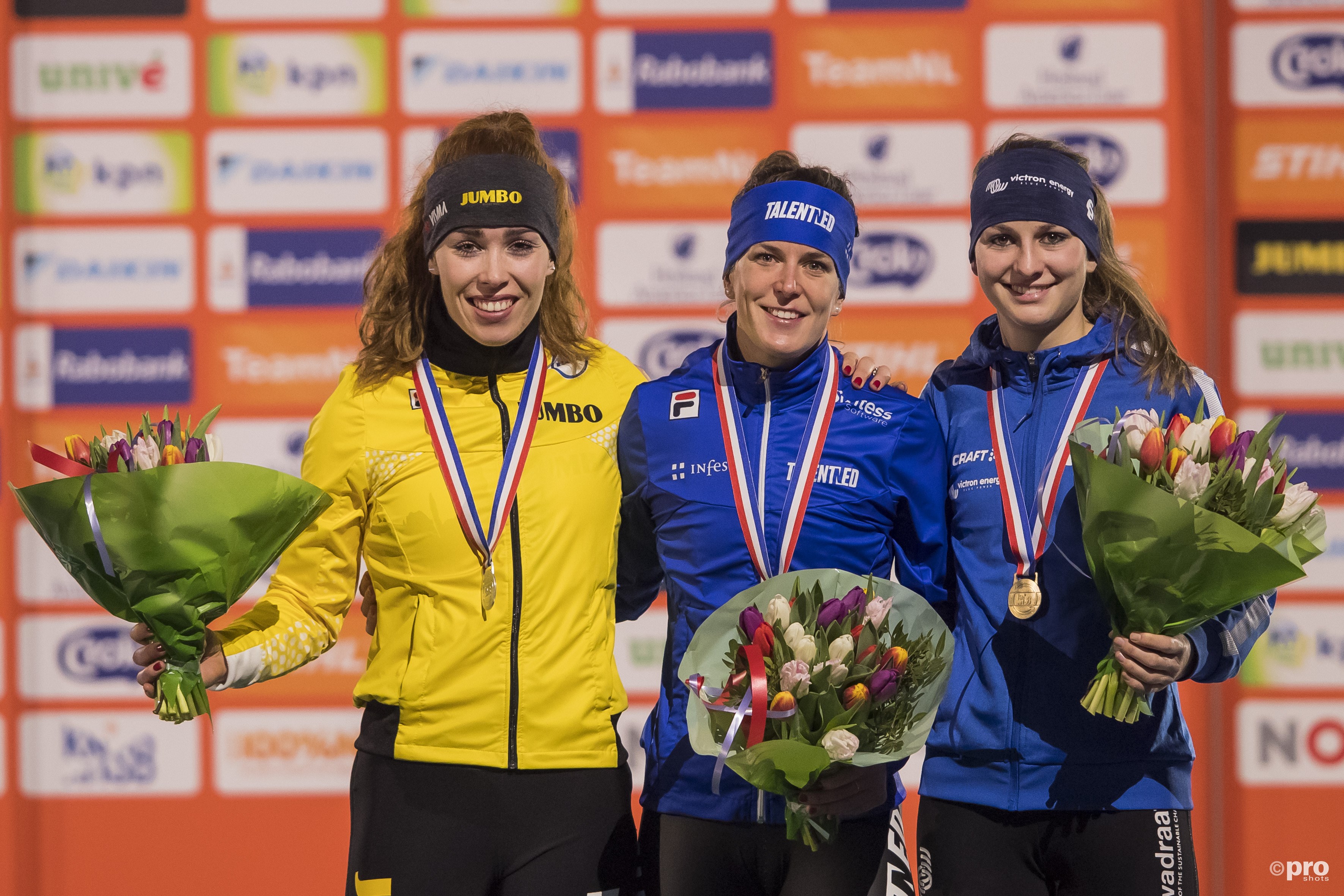 Het podium in Thialf. (PRO SHOTS/Erik Pasman)