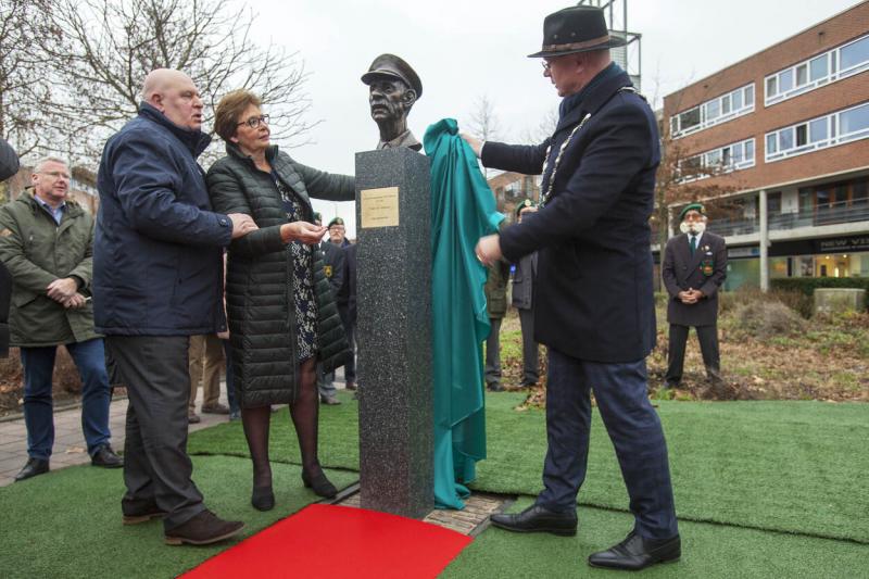 Standbeeld 'veteranenvader' Ted Meines onthuld (Foto: Defensie)