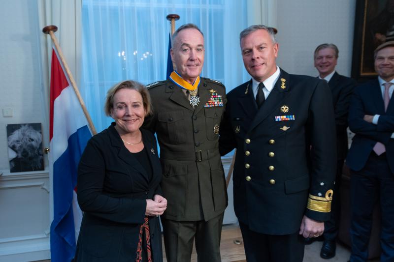 Hoogste militair VS benoemd tot commandeur Orde Oranje-Nassau (Foto: defensie.nl)