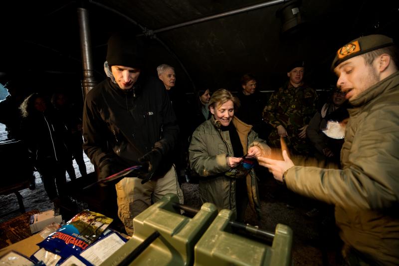 Ministers bezoeken militairen in Litouwen (Foto: Defensie )