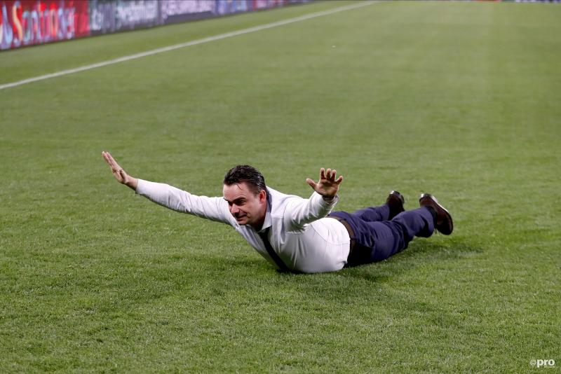 Marc Overmars had er zin in na de gewonnen wedstrijd van Ajax tegen Juventus, wat is een leuk onderschrift bij deze foto? (Pro Shots / Stanley Gontha)