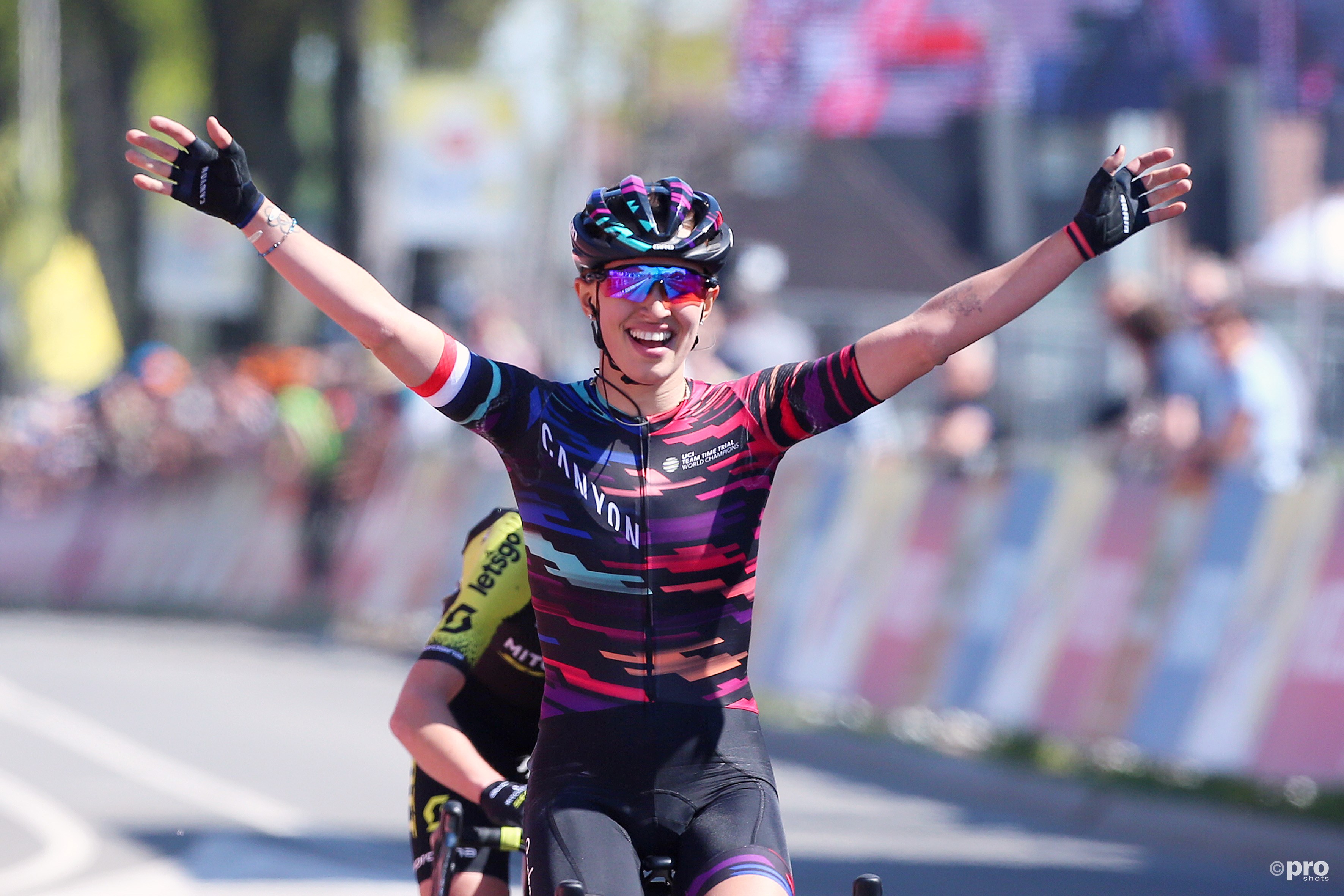 Niewiadoma wint net voor Van Vleuten Amstel Gold Race (Pro Shots / George Deswijzen)