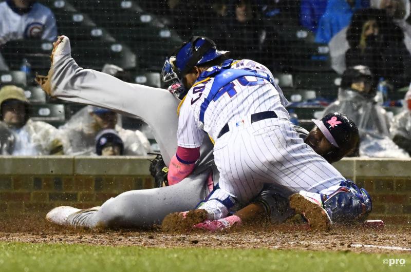 Chicago Cubs-catcher Willson Contreras (40) en Milwaukee Brewers-first baseman Jesus Aguilar hebben een aanvaring, wat is hier gaande? (Pro Shots / Action Images)