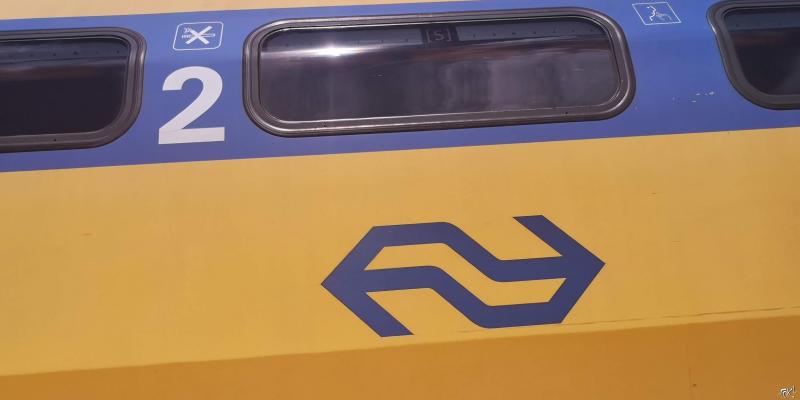 PvdD Den Haag: 'Neem trein bij dienstreizen' (Foto: FOK!)