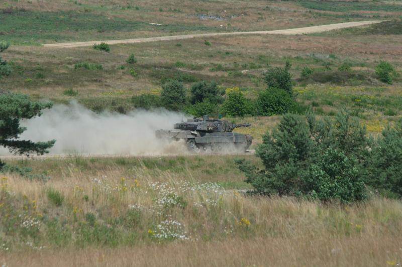 Zeer indrukwekkend, de Leopard 2A6 tank schiet met scherp! (Foto: FOK!)