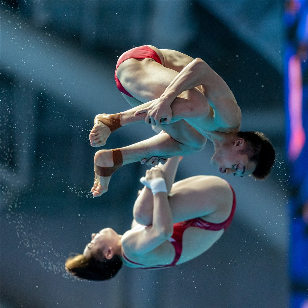 Niet elke sprong ging even synchroon, zoals het winnende Chinese duo liet zien (Pro Shots/Insidefoto)