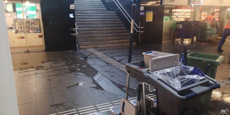 Westtunnel op Amsterdam CS tijdelijk afgesloten door kapotte sprinkler (Foto: OK!)