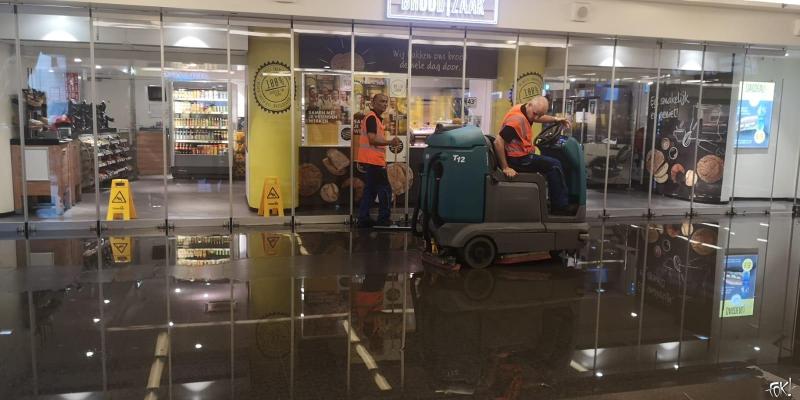 Westtunnel op Amsterdam CS tijdelijk afgesloten door kapotte sprinkler (Foto: OK!)