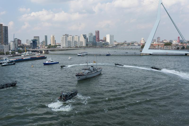 Marine met het hele team op de Wereldhavendagen Rotterdam  (Foto: Defensie)