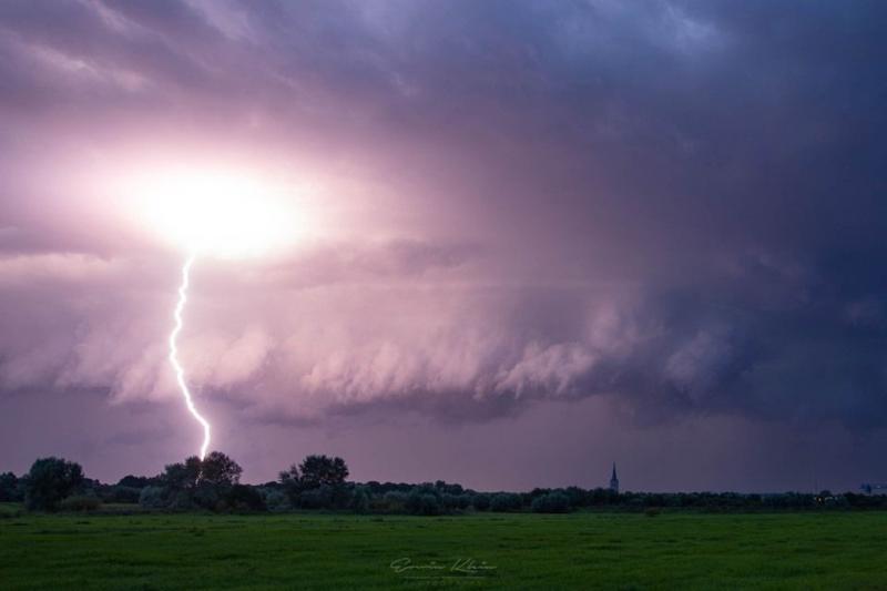 Onweer nabij Doesburg (Foto: Erwin Klein)