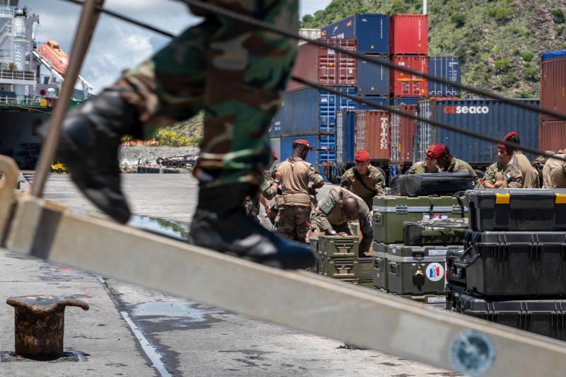 Nederlandse militairen aangekomen op Bahama's (Foto: Ministerie van Defensie)