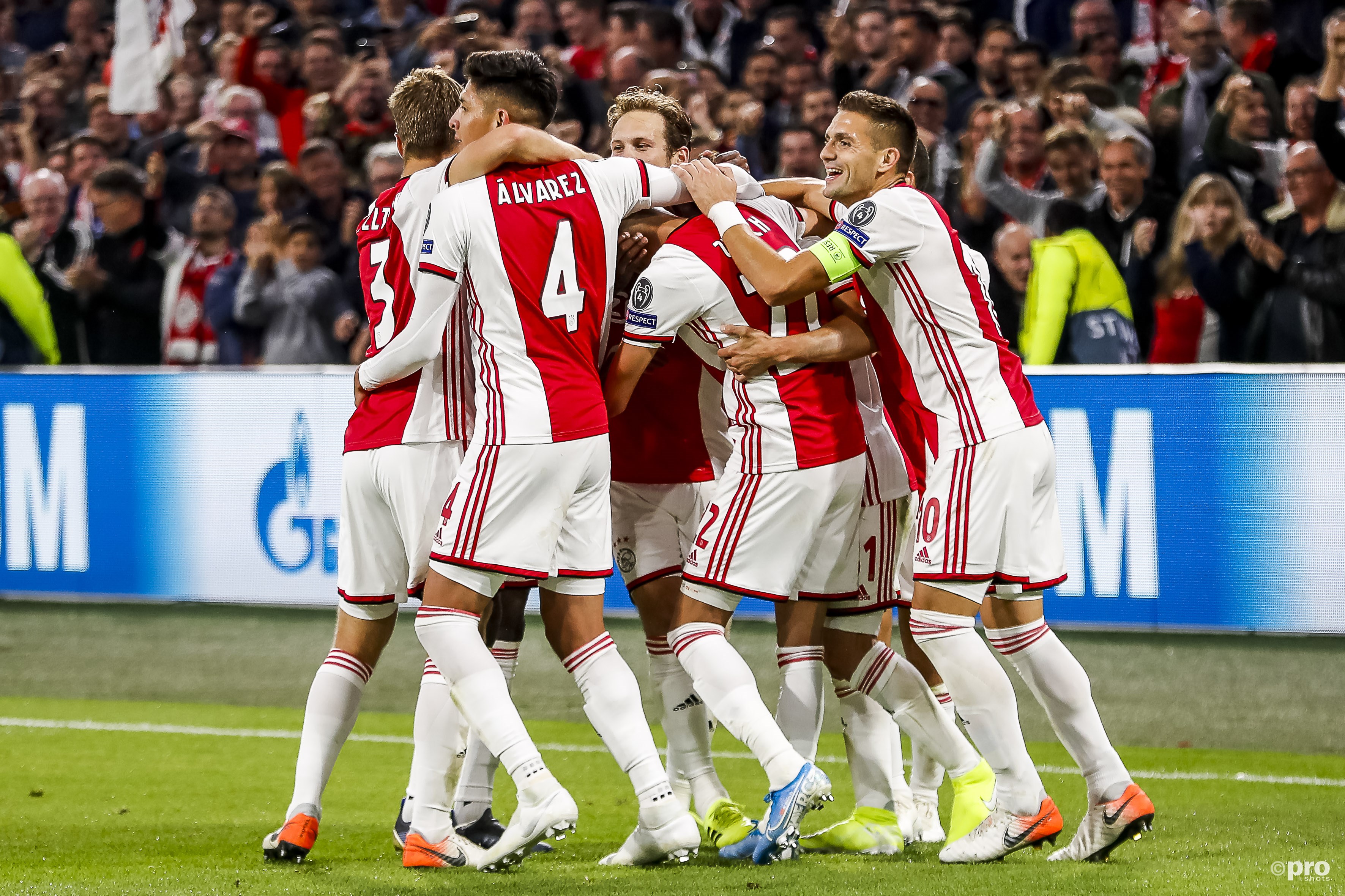 Ajax begint in stijl aan groepsfase van de Champions League (Pro Shots / Stanley Gontha)