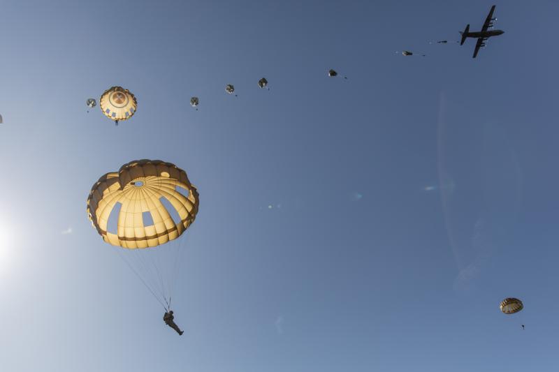 Ook anno 2019 zijn airborne operaties nog altijd zeer relevant. (Foto: Defensie) (Foto: Defensie)