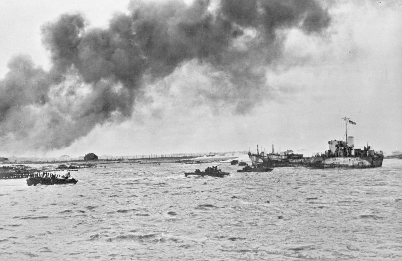 Invasie van Walcheren, door commando's van het Eerste Canadese Leger, om de haven van Antwerpen bereikbaar te maken voor de bevoorrading van de geallieerde strijdkrachten in West-Europa (Foto: Collectie Nederlands Instituut voor Militaire Historie)