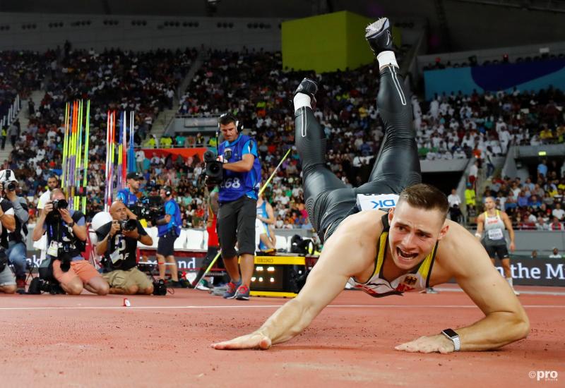 Speerwerper Johannes Vetter komt niet heel prettig neer tijdens het WK atletiek, wat is hier gaande? (Pro Shots / Action Images)