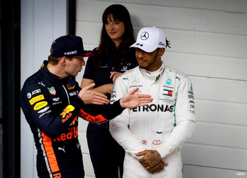 Wat legt Max Verstappen hier aan Lewis Hamilton uit? (Pro Shots / Zuma Press)