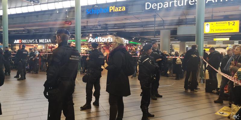 Ontruiming Protestival op Schiphol  (Foto: FOK!)