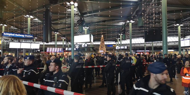 Ontruiming Protestival op Schiphol  (Foto: FOK!)