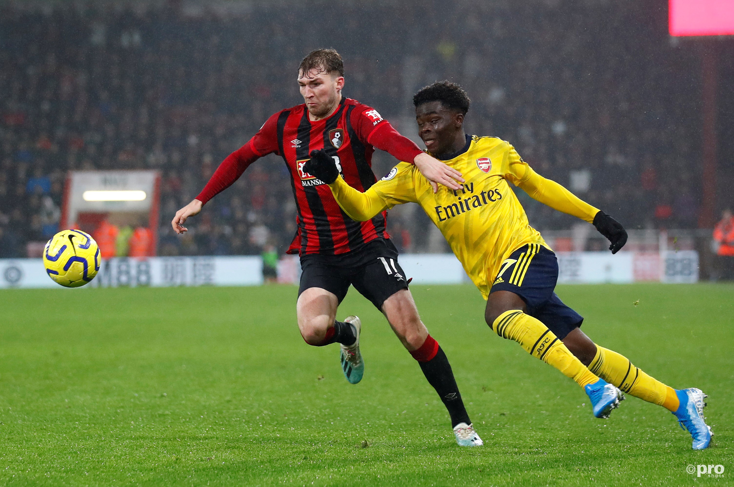  Bukayo Saka in duel met Jack Stacey. (PRO SHOTS/Action Images)