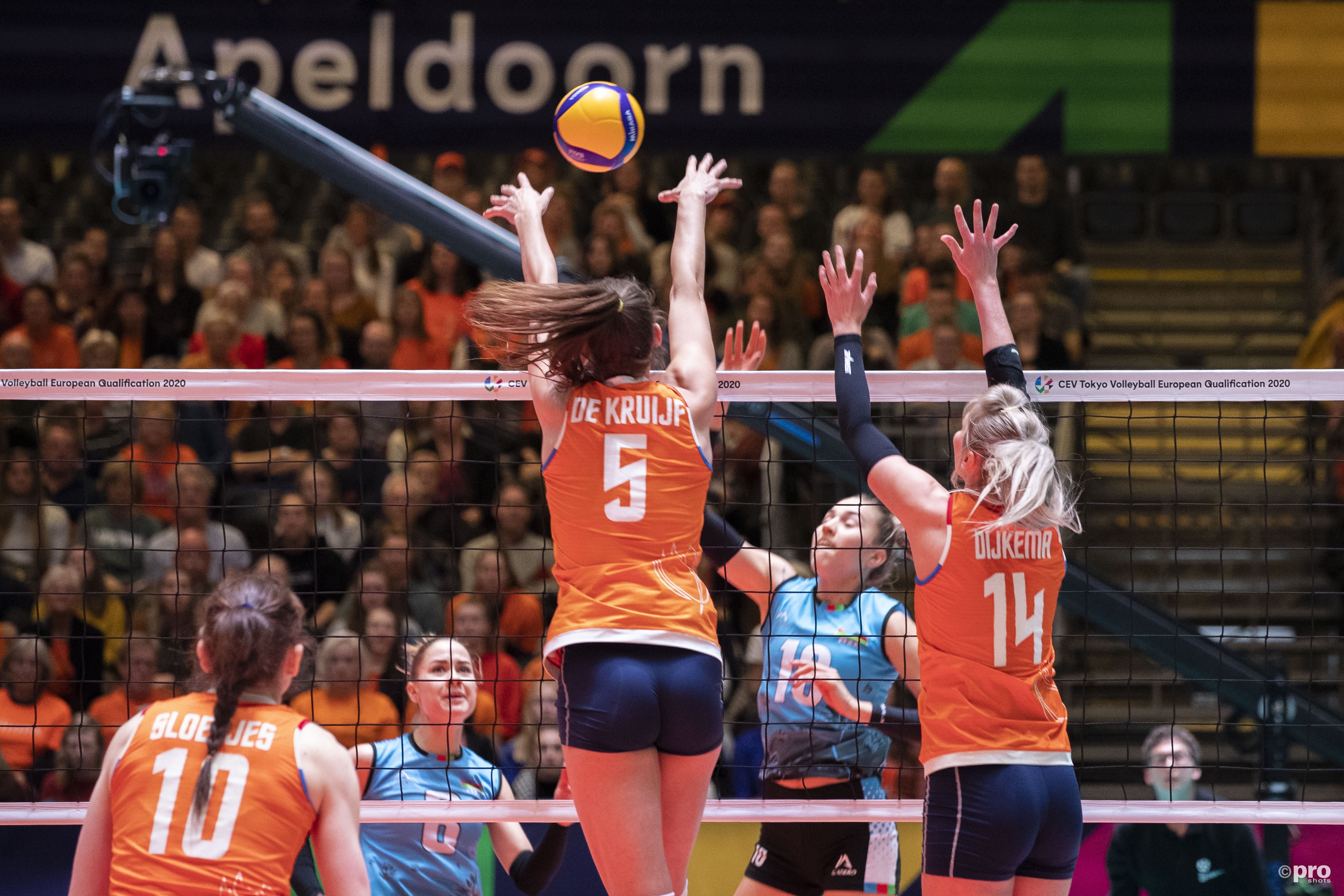 Volleybalsters beginnen OKT met zege tegen Azerbeidzjan (Pro Shots / Michael Bulder)