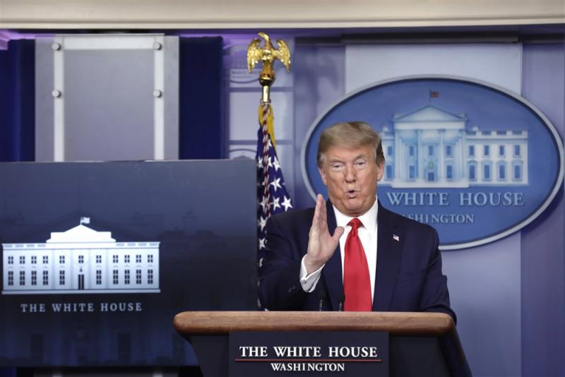 We zien hier Donald Trump tijdens zijn persconferentie, wat probeert hij duidelijk te maken? (Pro Shots / imago)
