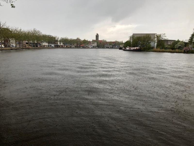 Regenbui in Zaandam (Foto: Charged)