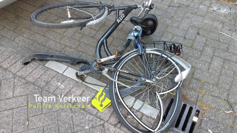 De fiets van het slachtoffer (Afbeelding: Team Verkeer Politie Rotterdam)