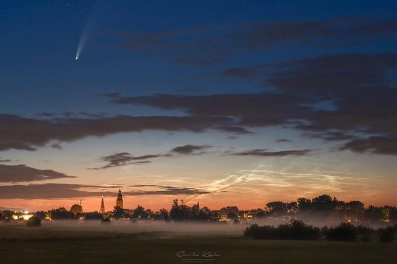 Komeet, mist en nachtwolken (Foto: Erwin Klein)