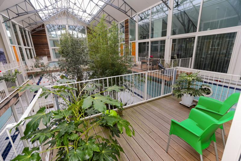 Een omgebouwd zwembad in Gouda (Foto: Funda) Een omgebouwd zwembad in Gouda (Foto: Funda)