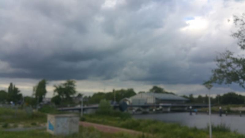 Dreigende wolken boven Amsterdam  (Foto: Interpreatie)