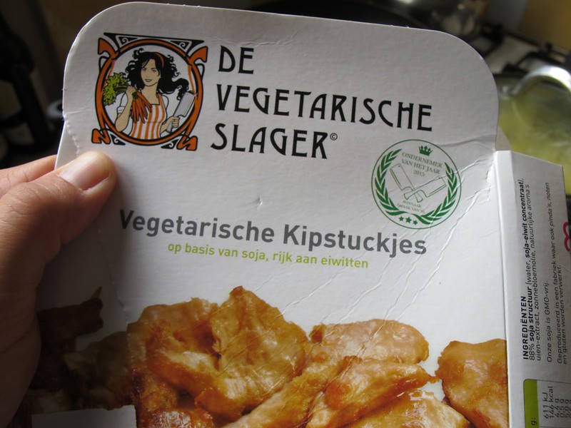 Pluimveehouders boos op Vegetarische Slager omdat er geen kip in Kipstuckjes zit (Flickr/Emily Allen)