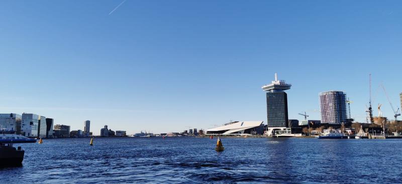 Amsterdams water op een mooie dag (Foto: DJMO)