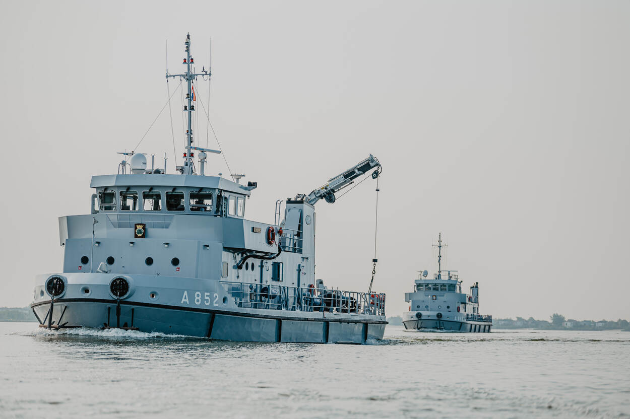 Duikvaartuigen Argus (voor) en Nautilus (foto: Ministerie van Defensie)