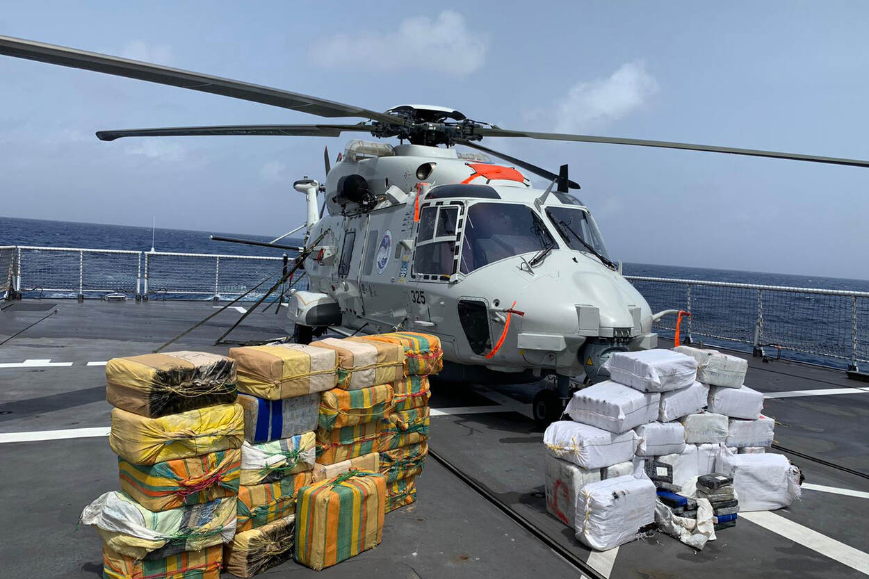 Marine onderschept bijna 1.300 kilo cocaïne in 1 nacht (foto: Ministerie van Defensie)