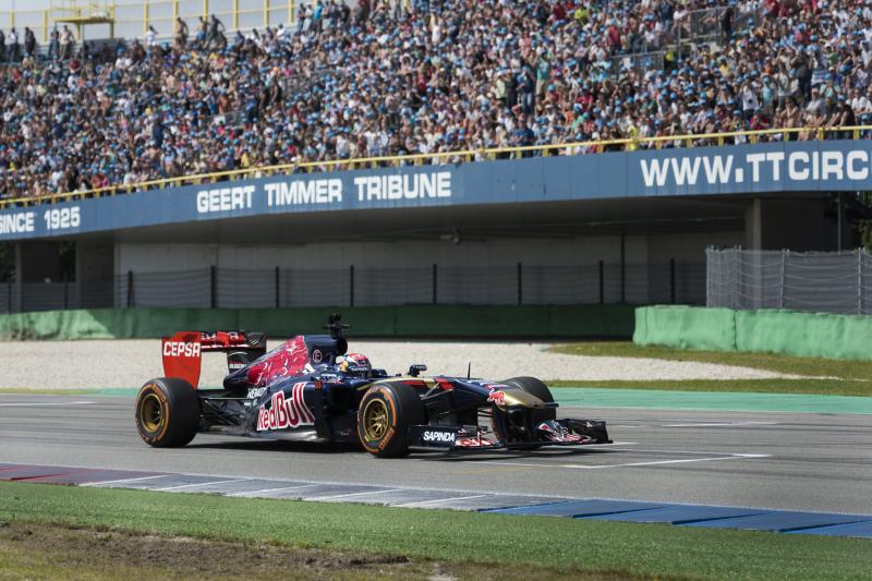 Verstappen tijdens een demonstratie op het TT-circuit in 2015 (Jarno Schurgers / Red Bull Content Pool)