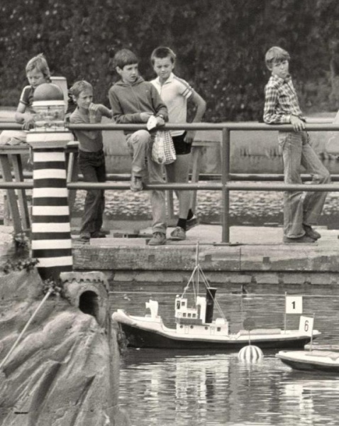 De bootjes in 1980 (Foto: Efteling Facebook/Eftepedia)