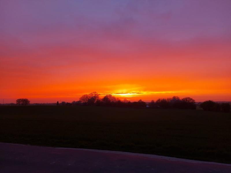 qltel zag bij toeval deze prachtige zonsondergang en zette deze op de gevoelige plaat nabij Xanten (D) (Foto: qltel)