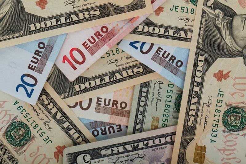 Euro en dollar, bijna gelijke waarde ( Foto:Pixabay)