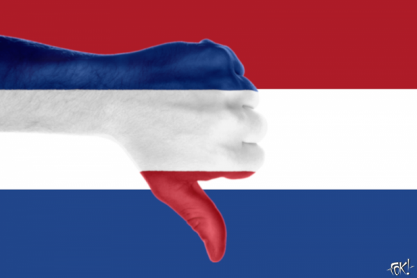 Omgekeerde vlag uit protest, wel of niet oke? (Foto's: Pixabay)