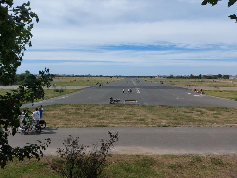 Flughafen Berlin-Tempelhof, nu niet meer in gebruik (Foto: Herr Qltel)