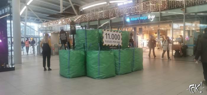 11.000 lege flesjes worden weg gegooid per dag op Utrecht Centraal (Foto: FOK!/DJMO)