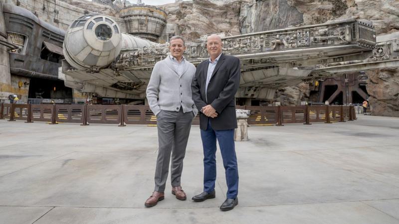 Bob Iger (links) en Bob Chapek (rechts) tijdens de lancering van Star Wars-gebied Galaxy's Edge  (Foto: Star Wars Awakens)