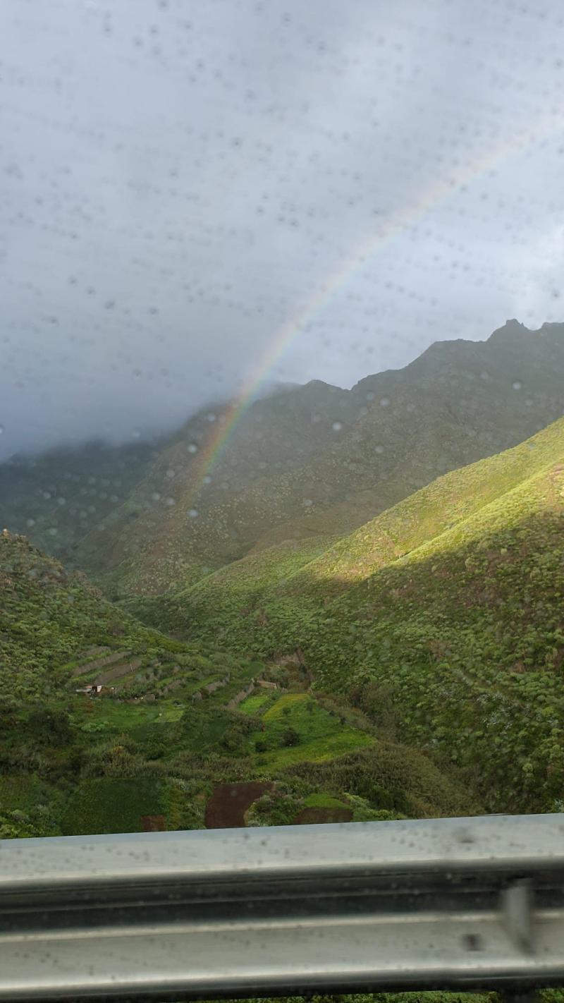 Klokhuisje was in Tenerife en legde de regenboog op de gevoelige plaat (Foto: Klokhuisje)