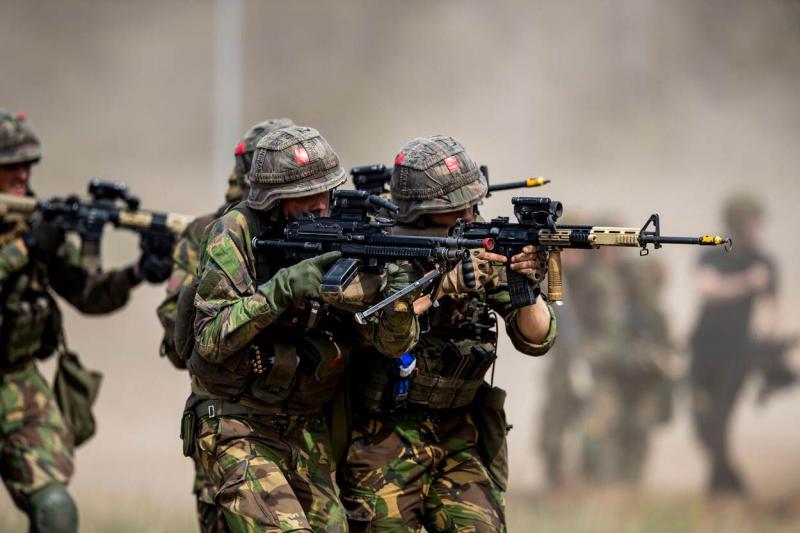 Nederlandse soldaten (Foto: Ministerie van Defensie) Nederlandse soldaten (Foto: Ministerie van Defensie)