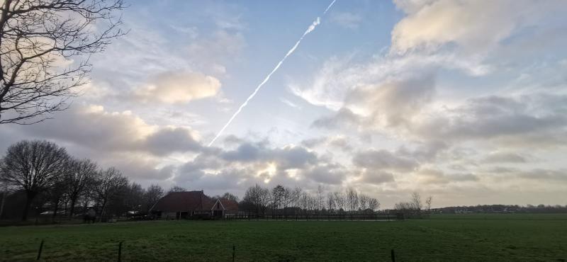 Ook gister was het half bewolkt tussen Beesterzwaag en Gorredijk in Friesland (Foto: DJMO)