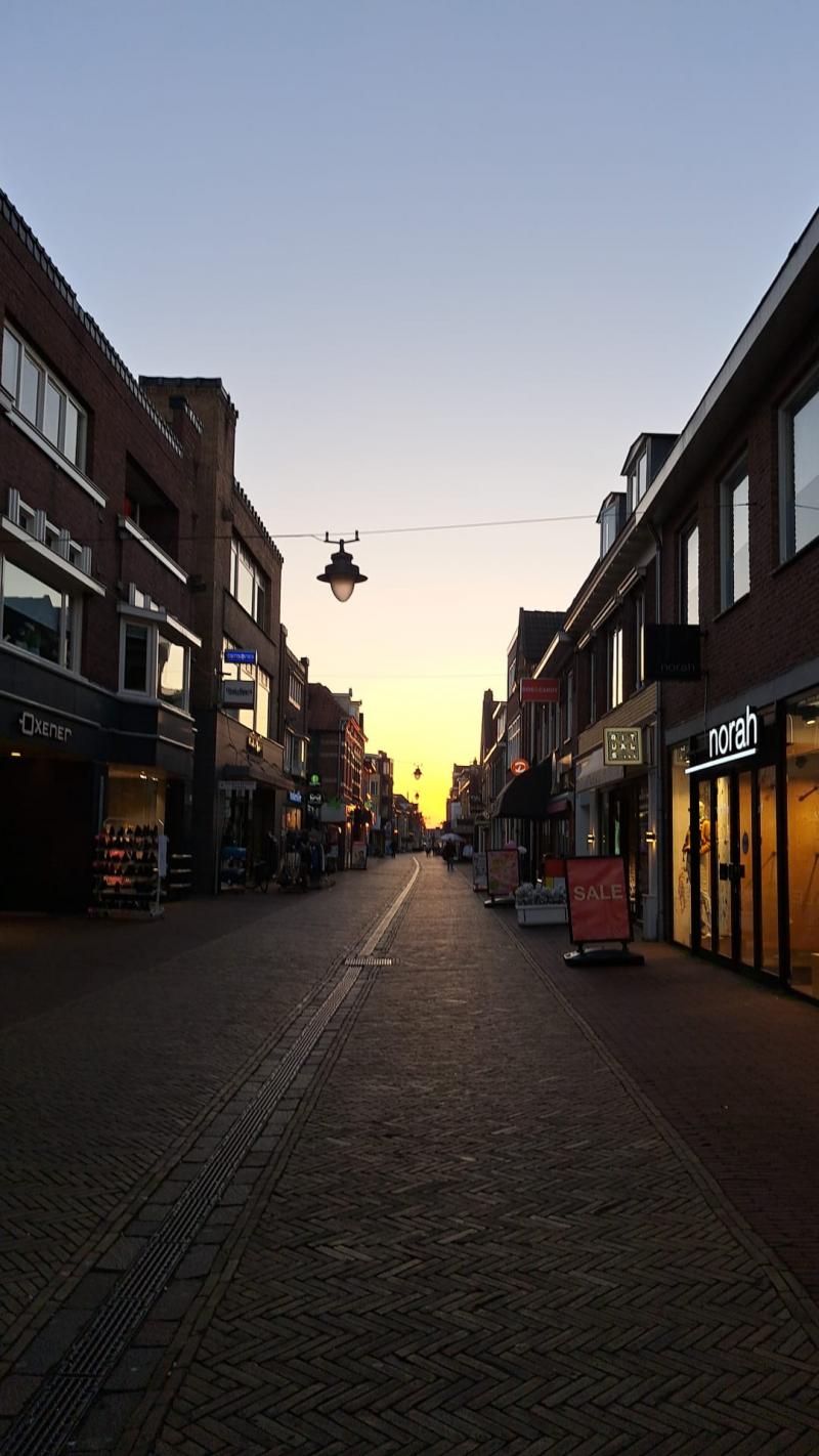 Je loopt de zonsondergang zo tegemoet in Winterswijk (Foto: Anouk)
