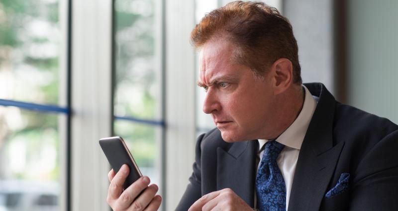 Oplichting via mobiele app? (Beeld : Katemango on Freepik) Kritisch op mobiele apps? (Beeld : Katemango on Freepik)