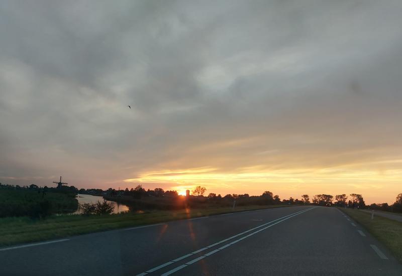 Zonsondergang nabij Zaanstad (Foto: Jippie)