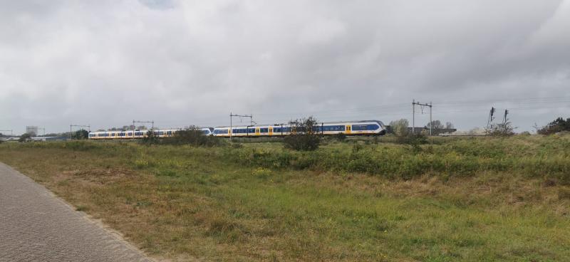 De blauwe lucht was ver te zoeken, een trein werd wel gevonden. (Foto: DJMO)