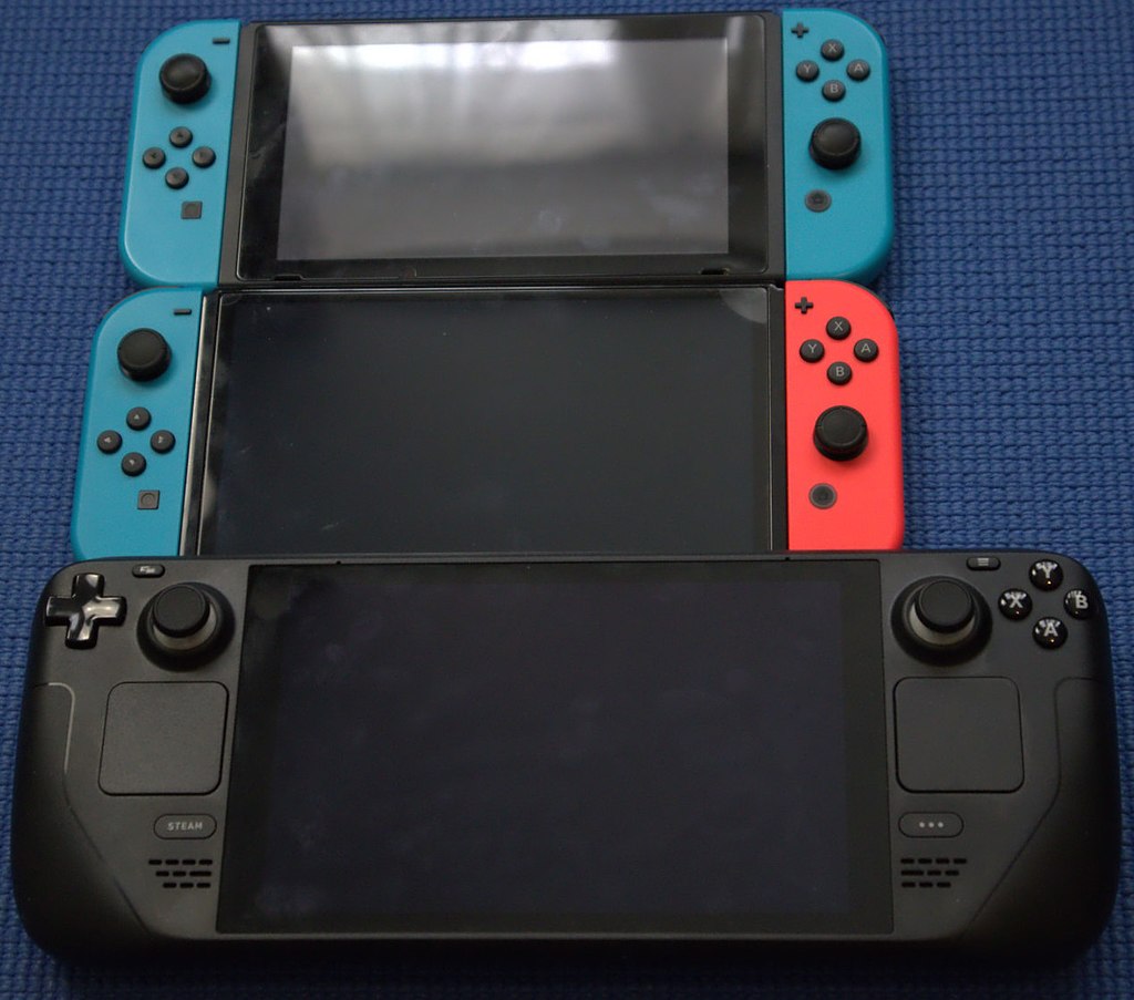 Een foto van Nintendo Switch, Nintendo Switch OLED en Steam Deck